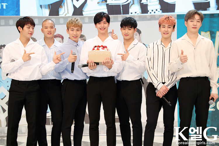 Btob ソンジェ バースデーサプライズにキスでお返し Movie Jpn Ver 発売記念記者会見 Klg